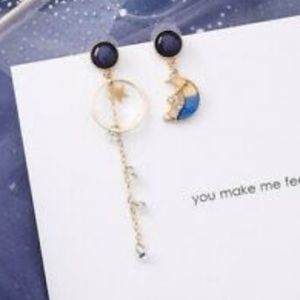 1 pair of gold asymmetrical earrings